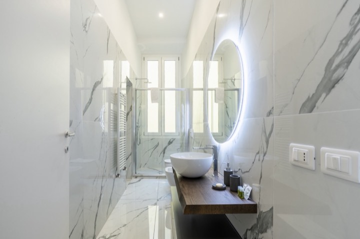 Bagno in marmo, La Dimora Moderna, Firenze