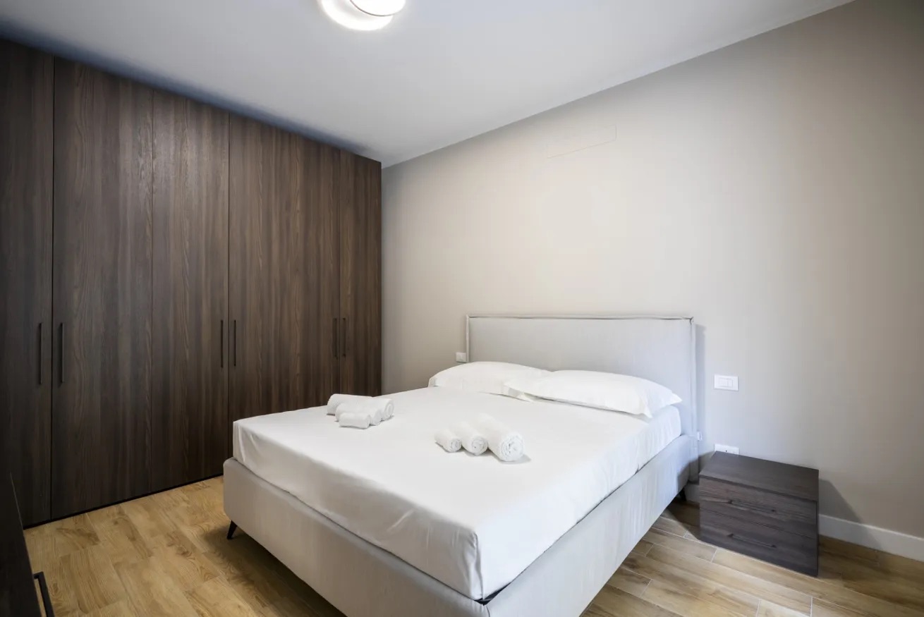 Camera con armadio in legno, Tramvia Royale Suites, Firenze