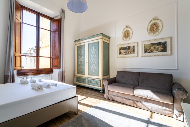 Camera con divano, Sui tetti di Firenze, Firenze