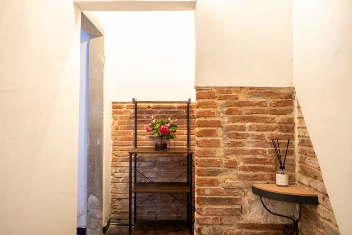 Ingresso con mattoni a vista, Torre Elvira, Firenze
