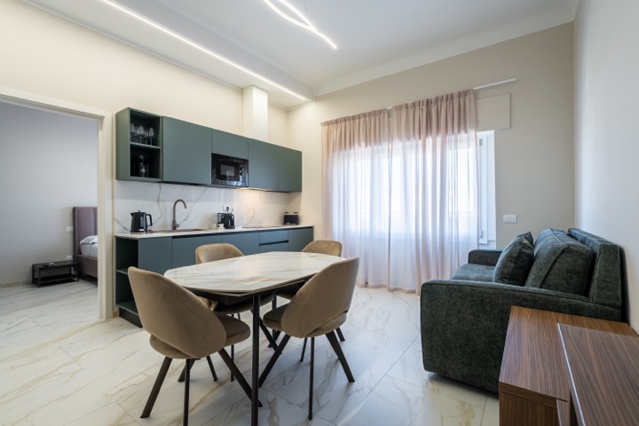 Sala con cucina e tavolo da pranzo, Stylish Florence Retreat, Firenze