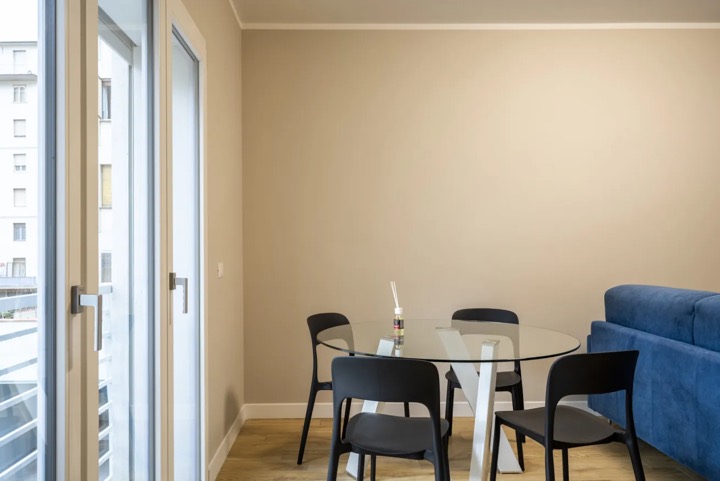 Soggiorno con divano blu, Venovela Luxury Retreat, Firenze