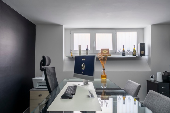 Postazione di lavoro nell'ufficio di Immobili Luxury